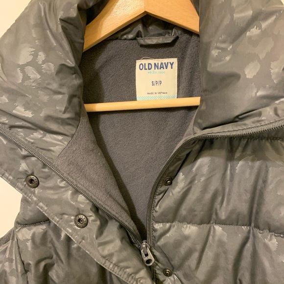 Old Navy Puffer Vest - Picture 5 of 5